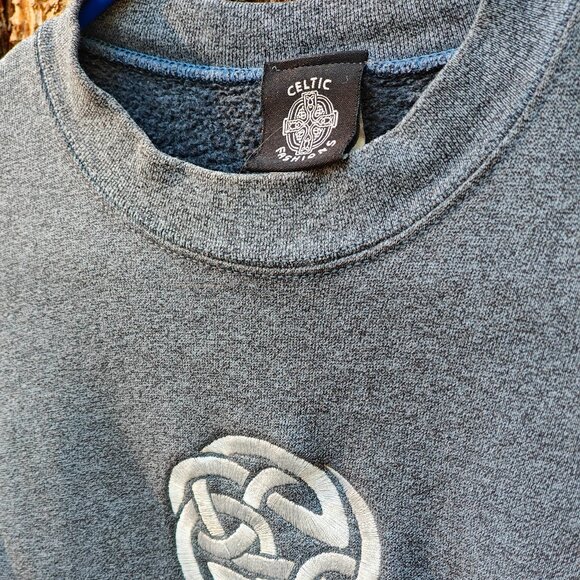 CELTIC FASHIONS Celtic Knot Embroidered Crew Sweatshirt Women's medium blue grey - Picture 4 of 5
